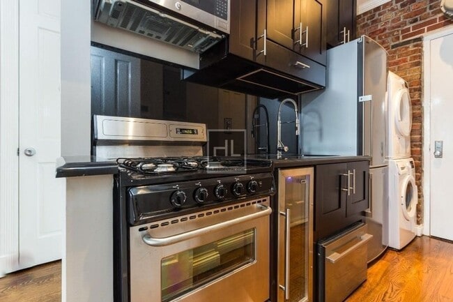 Building Photo - E 3RD ST.