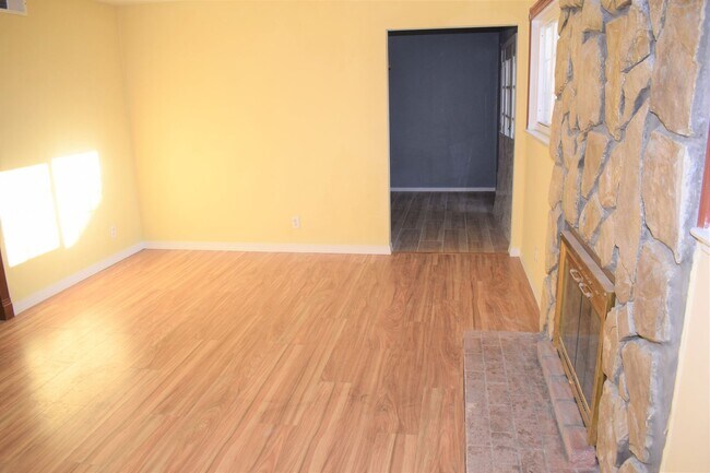 Foto del edificio - Resident Benefit Package Property