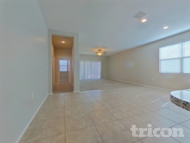 Building Photo - 31026 W Earll Dr