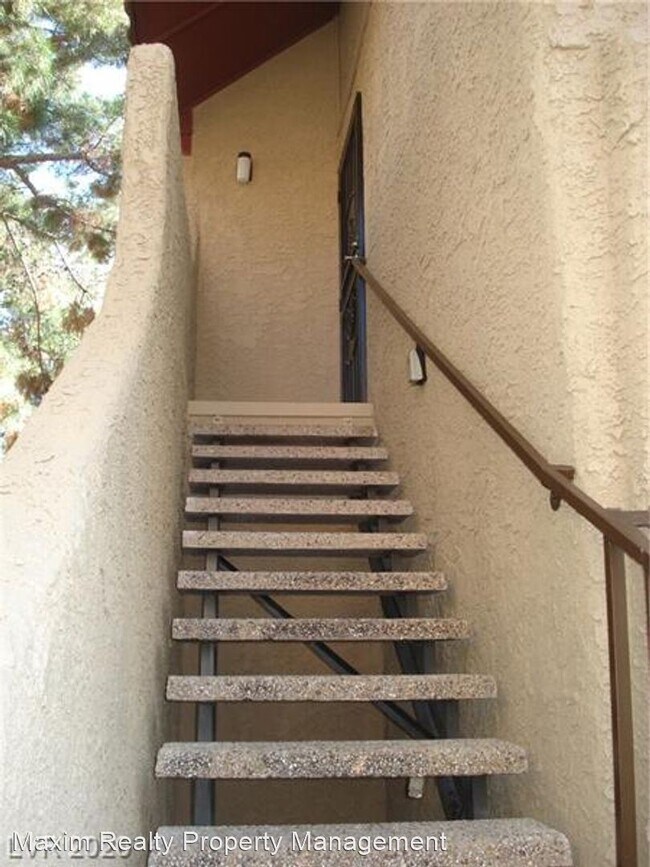 Foto del edificio - 2 br, 2 bath House - 5171 Pioneer Ave. #203