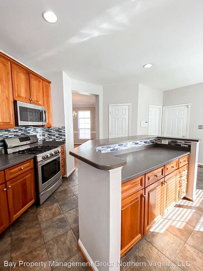 Building Photo - 5 br, 4.5 bath House - 8355 Gaither St.