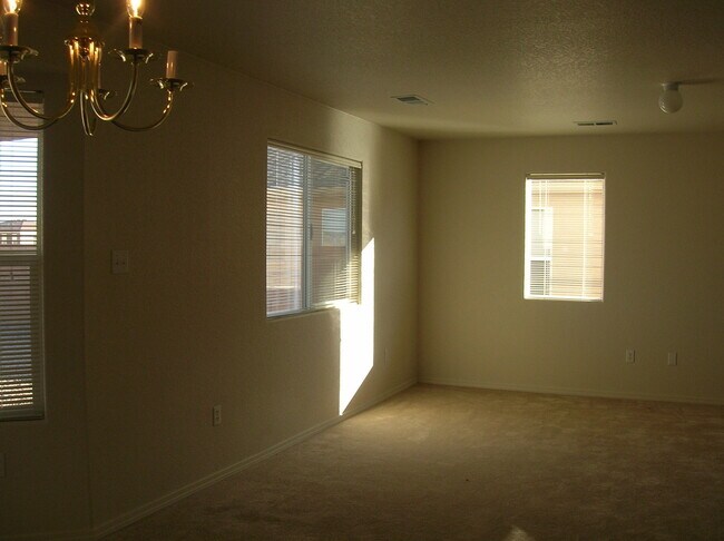 Foto del edificio - 3316 Crimson Rose Ln SW
