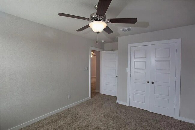 Foto del edificio - 107 Lakeview Ct