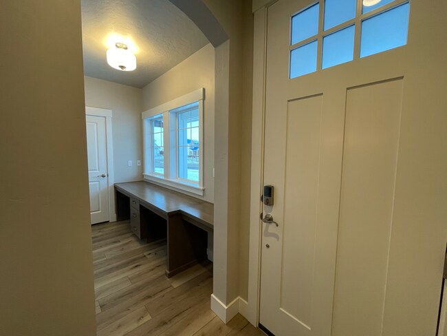 Building Photo - 2171 E Hidcote St