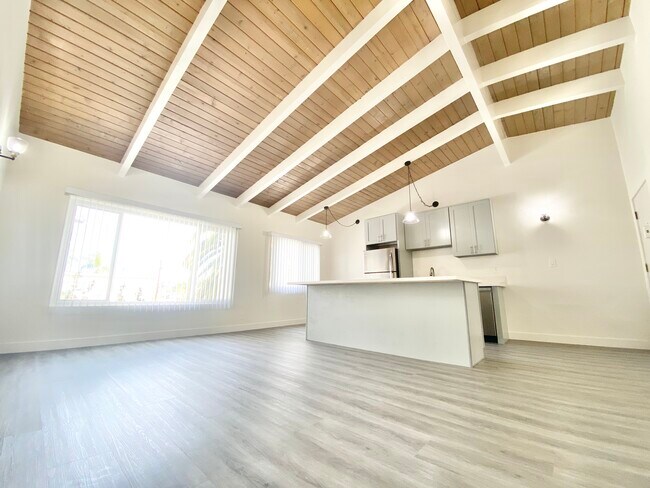 Building Photo - 6124 Alcott St