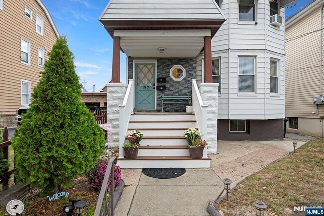 Photo - 197 Maple Ave House