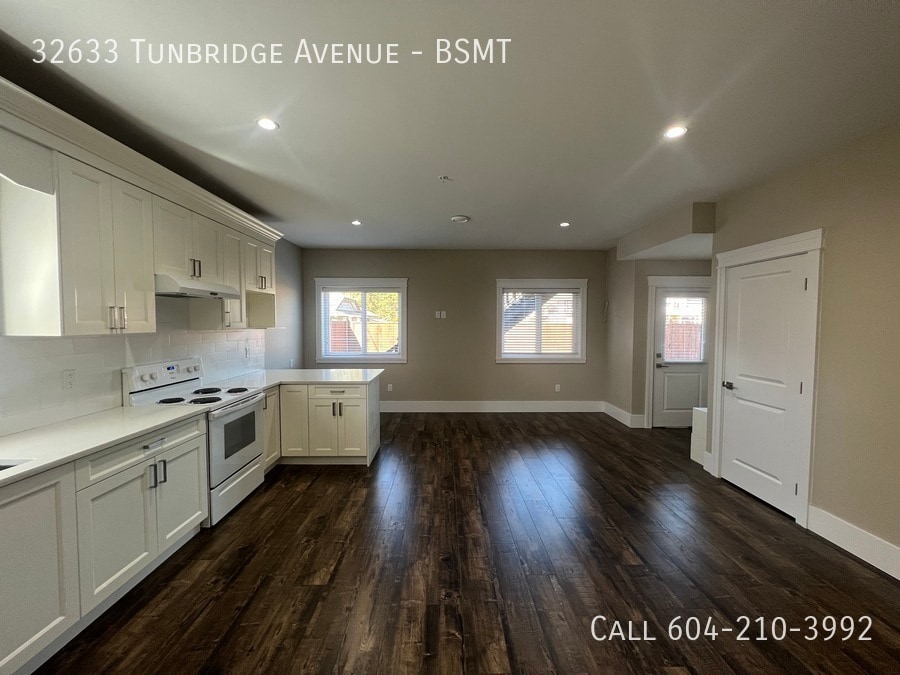 Primary Photo - Bright Above Ground Suite