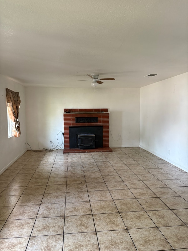 Building Photo - 131 S Lemoore Ave