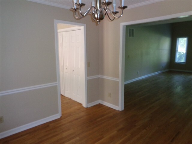 Foto del edificio - 381 Meadow Drive