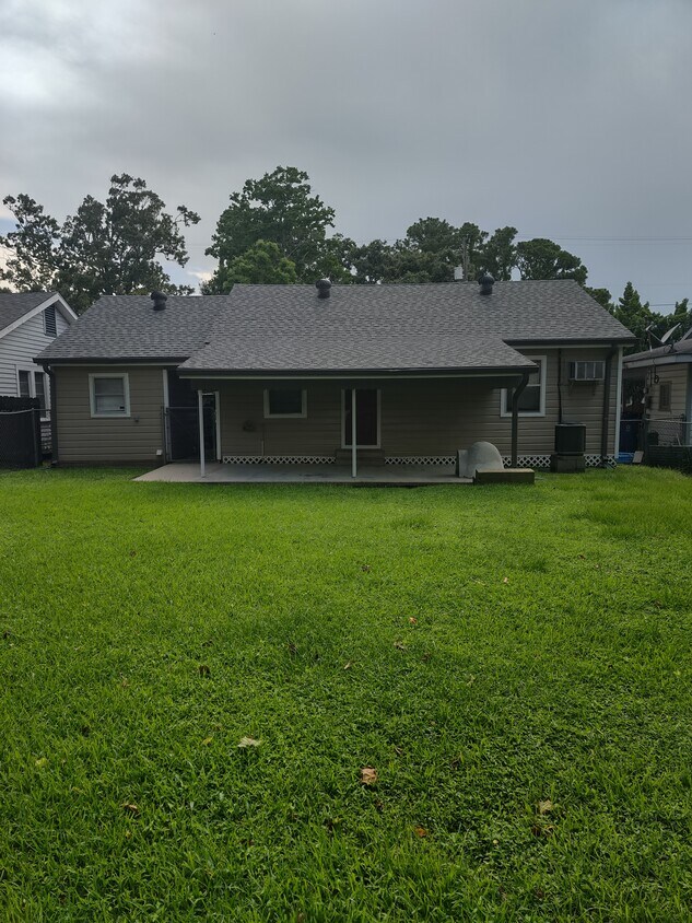 Building Photo - 113 Thelma Dr