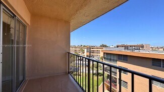 Building Photo - 8889 Fontainebleau Blvd