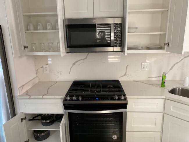 Building Photo - 747 E Preston St