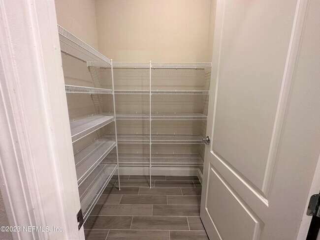 Foto del edificio - 213 Wheelwright Ln