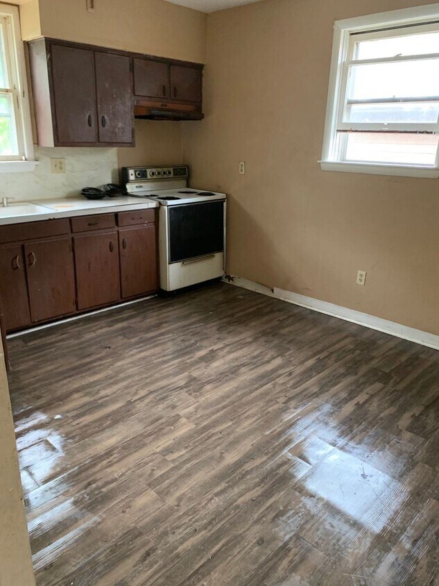 Building Photo - 1 br, 1 bath House - 405 Alderman Upstairs