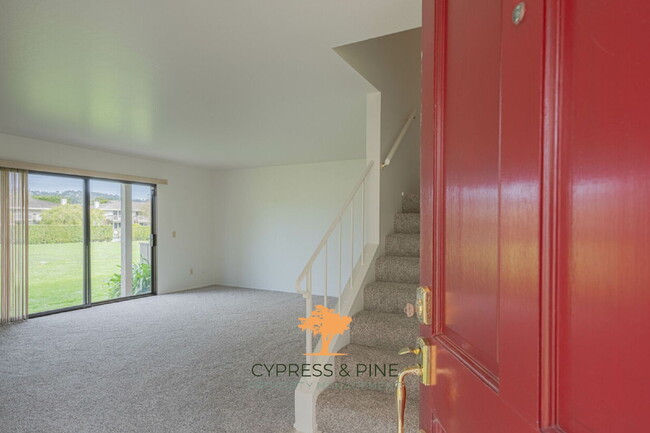 Foto del edificio - Charming 2-Bed, 2.5-Bath Condo in Carmel