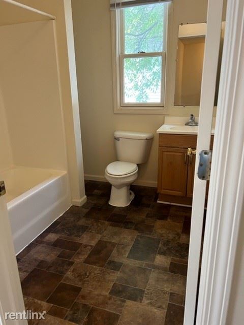 Building Photo - 4 br, 1.5 bath Duplex - 1001 S State St 10...