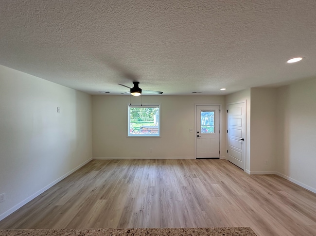 Building Photo - Davenport Duplex for Rent
