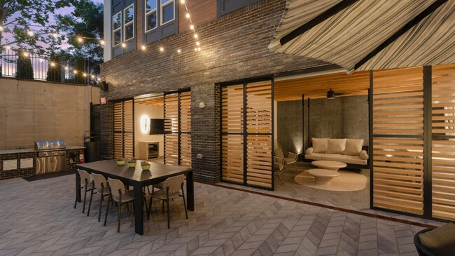 Building Photo - 900 Willow
