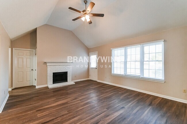 Foto del edificio - 7800 Lowrance Rd