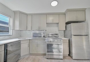 Building Photo - 137-22 Bedell St