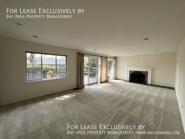 Building Photo - 2065 Nassau Dr