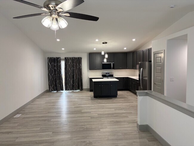 Foto del edificio - 1160 Marathon Dr