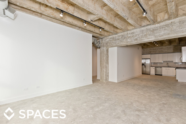 Building Photo - 4601 N Paulina St