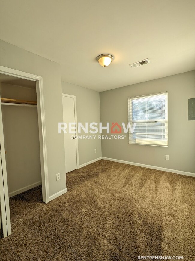 Building Photo - 278 N Hollywood - Renovated - Duplex - Bin...