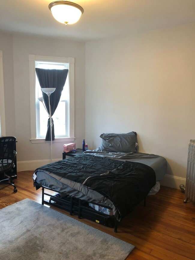 Photo - No Brokers Fee, In-Unit Washer and Dryer, Pets- Friendly Unit, Porch, Greal Location! Apartment