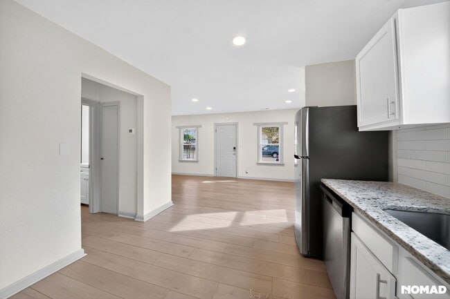 Building Photo - 4325 S Cherokee St