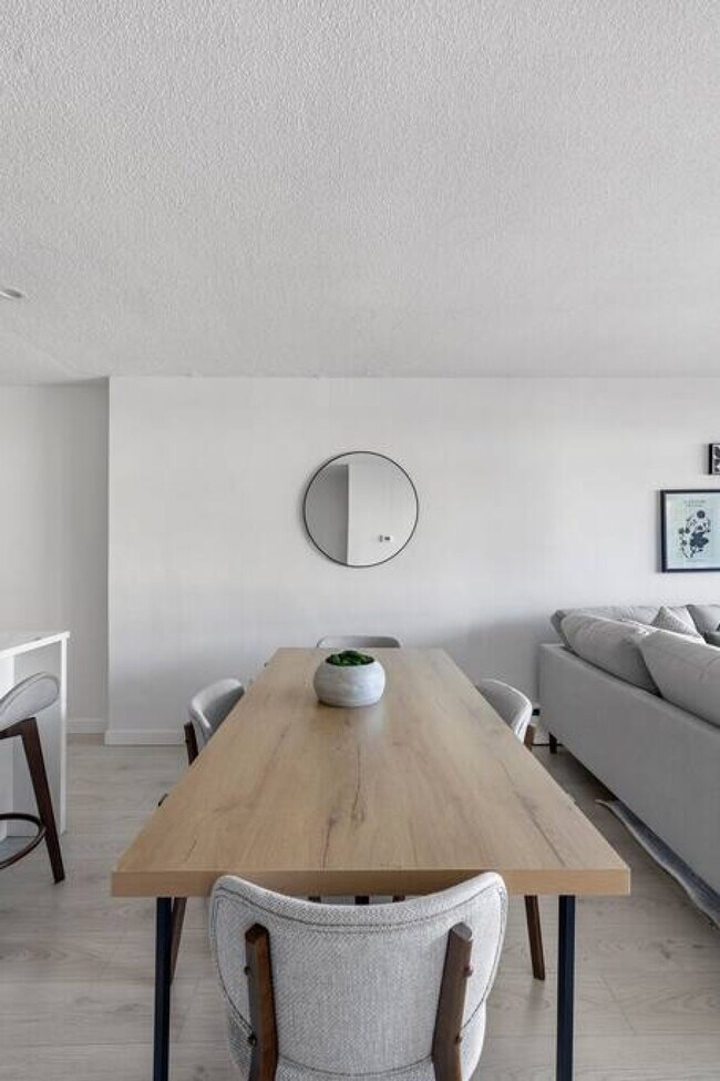 Photo du bâtiment - 55 E 12th Ave