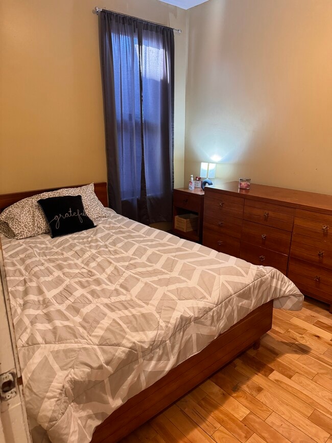$600/mo. Share Commons area and bathroom - 534 Bingaman St