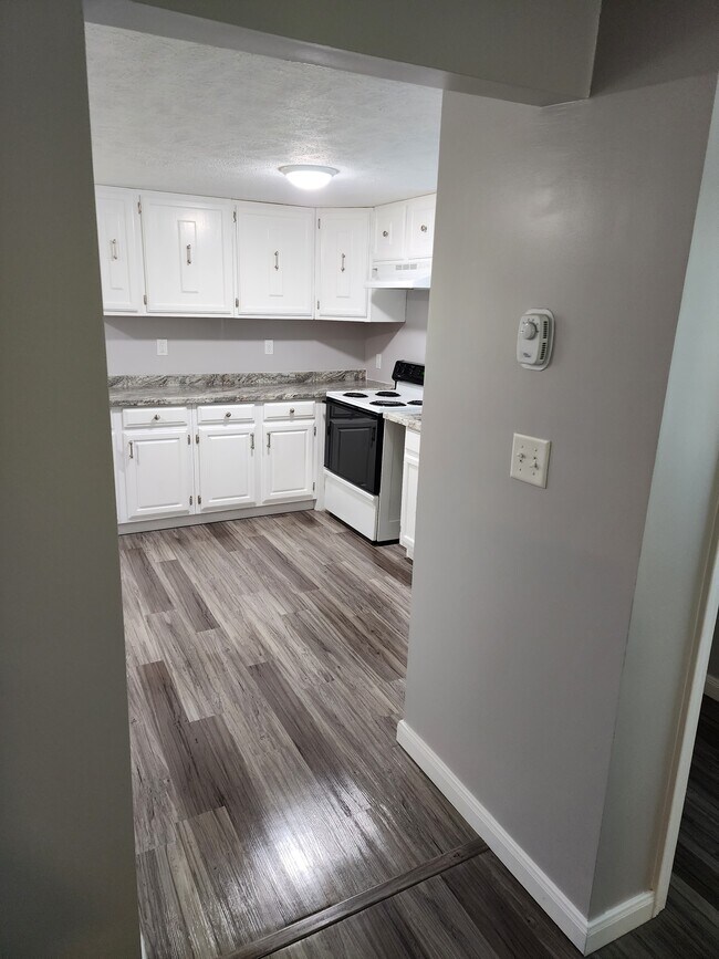 Kitchen - 5243 Highland Rd