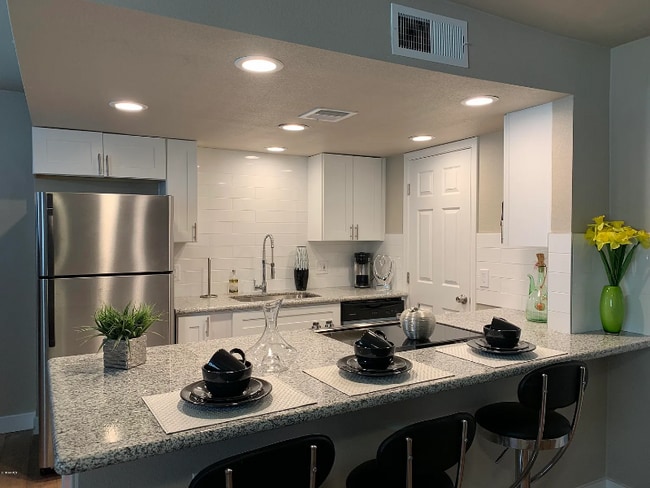 Photo - 4710 E Portland St Apartment