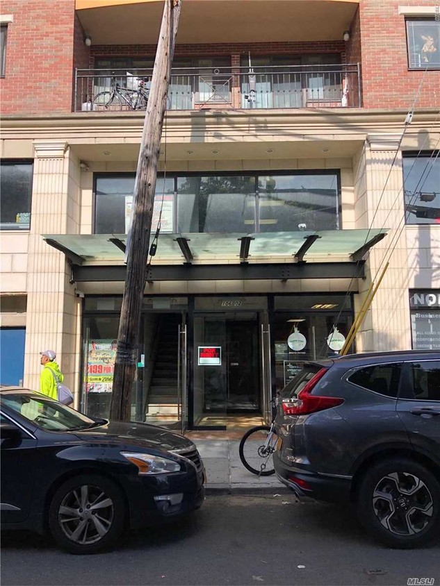 Foto principal - 106-02 Northern Blvd