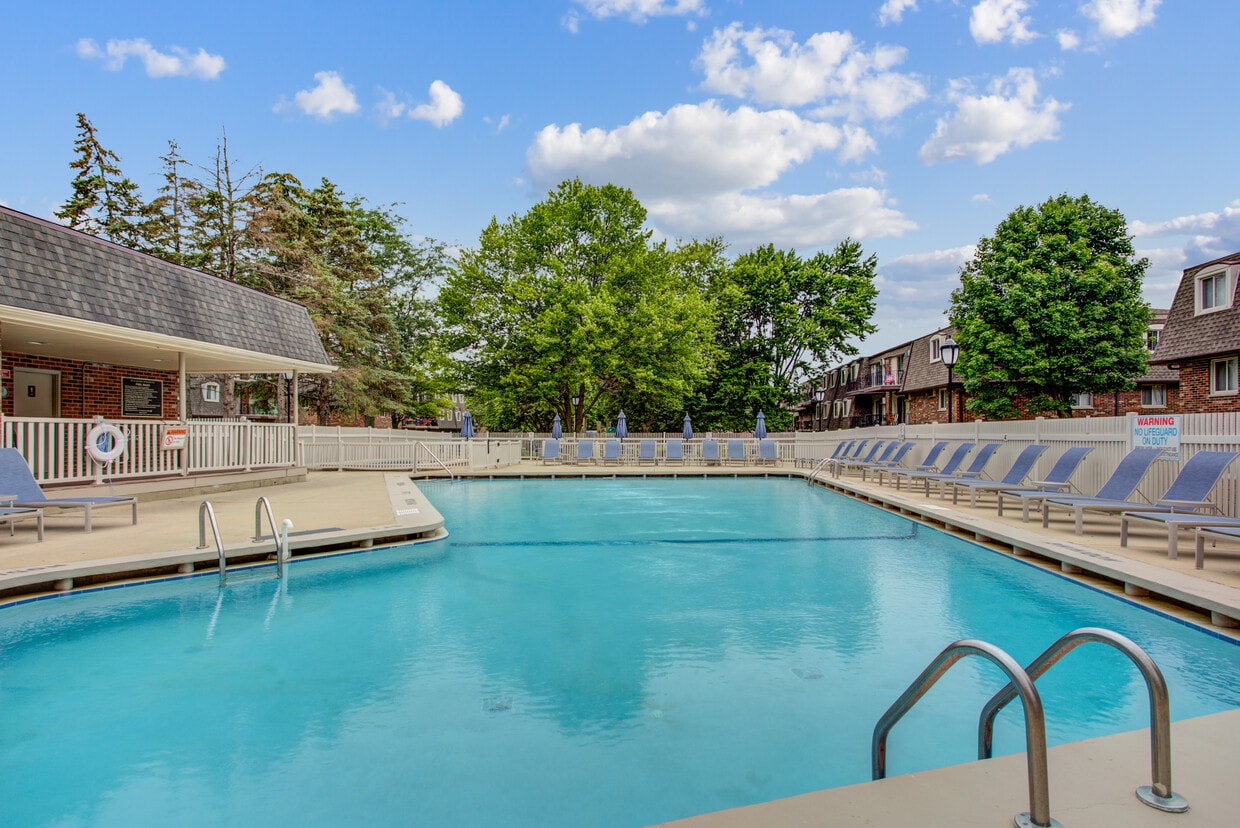 Blackhawk Apartment Homes Apartments in Elgin, IL