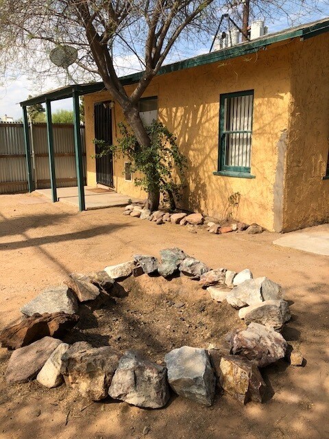 Building Photo - 2601 N Sparkman Blvd