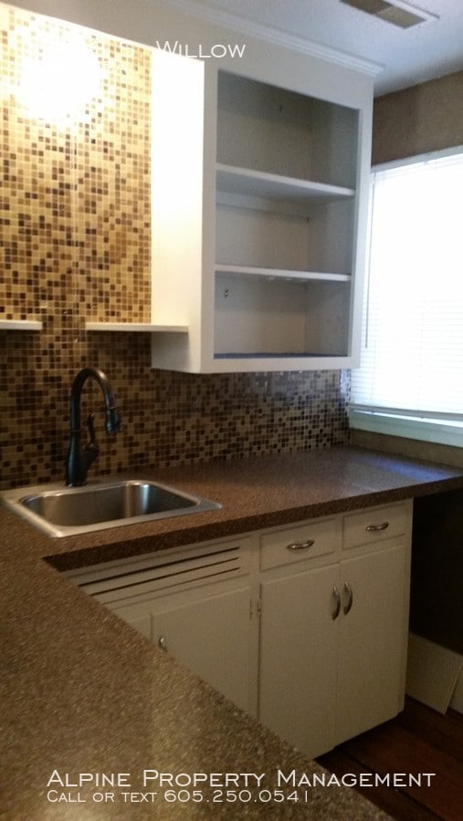 Building Photo - Centrally Located One Bedroom Twinhome!