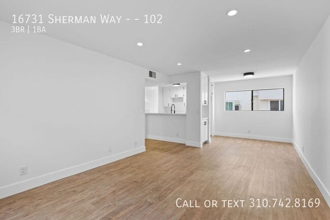 Foto del edificio - 16731 Sherman Way