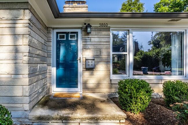 Building Photo - 5860 Primrose Ave