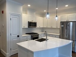 Building Photo - 17 Lily Pond Ln
