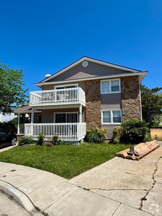 Building Photo - 340 Hampshire Dr