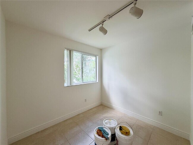 Building Photo - 2600 S University Dr