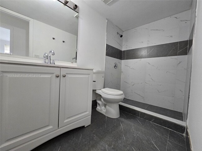 Building Photo - 1241 SW 46th Ave