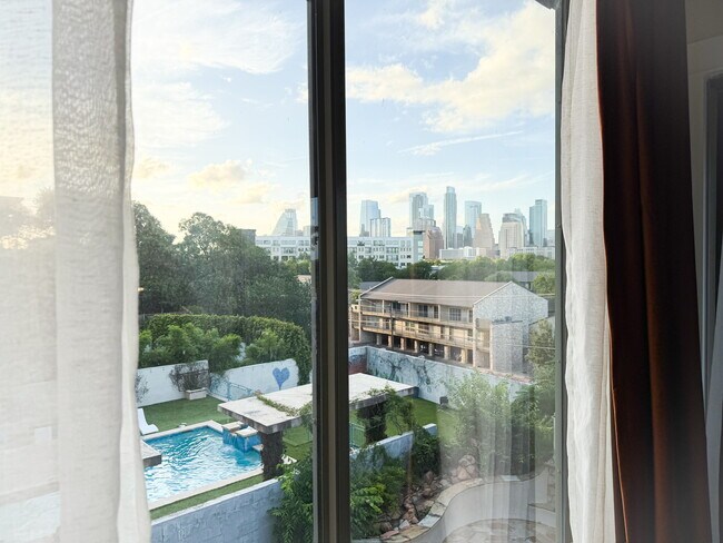 Vista desde el dormitorio principal - 506 Sunny Ln