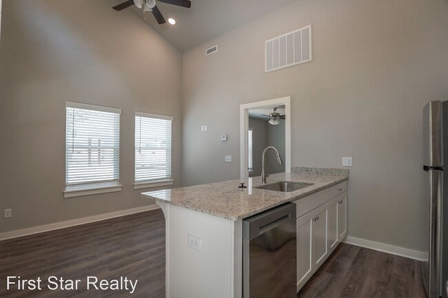 Building Photo - 1 br, 1 bath House - 580 N Honey Locust Bend