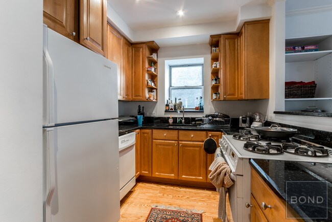Building Photo - 534 3rd Ave