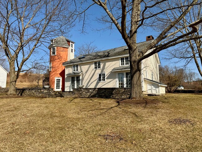Building Photo - 361 Schnackenberg Rd