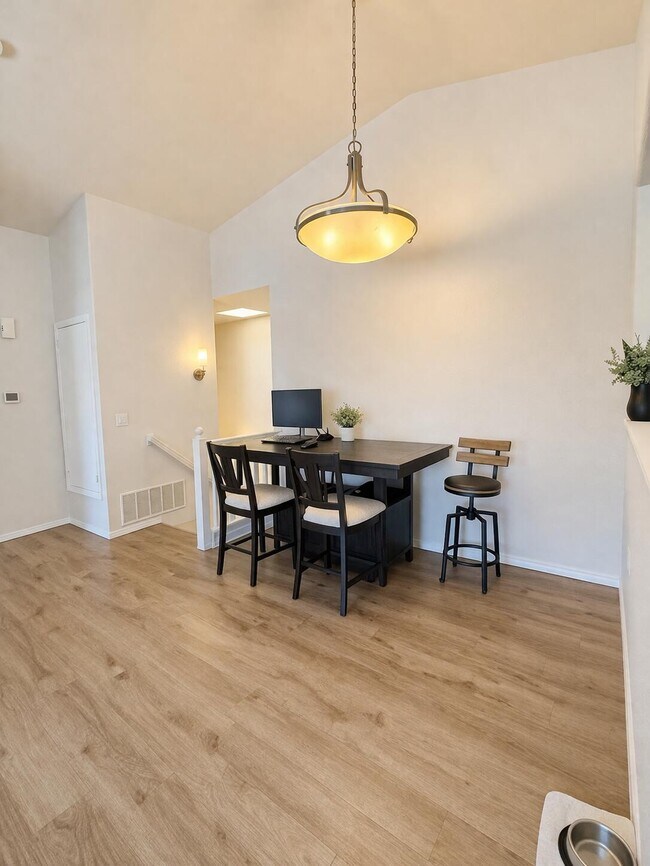 Foto del edificio - 5239 Molokai St NE