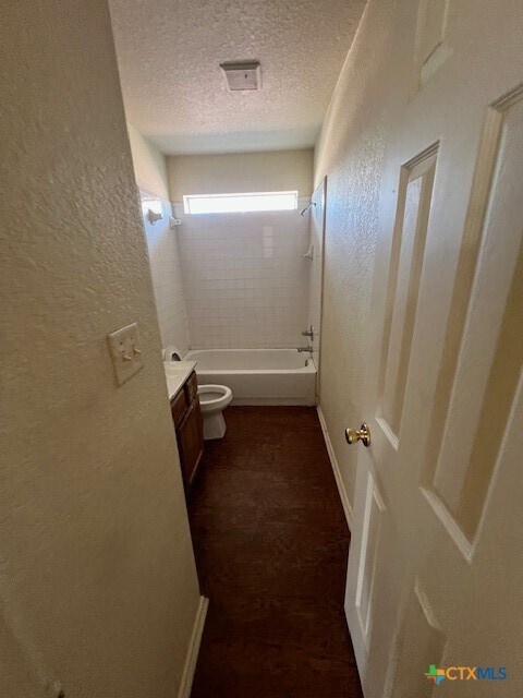 Foto del edificio - 2802 Cantabrian Dr